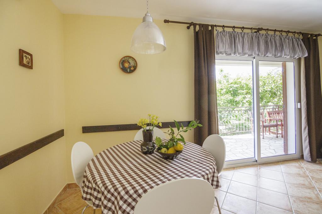 Apartments Popaj Komiza Ngoại thất bức ảnh